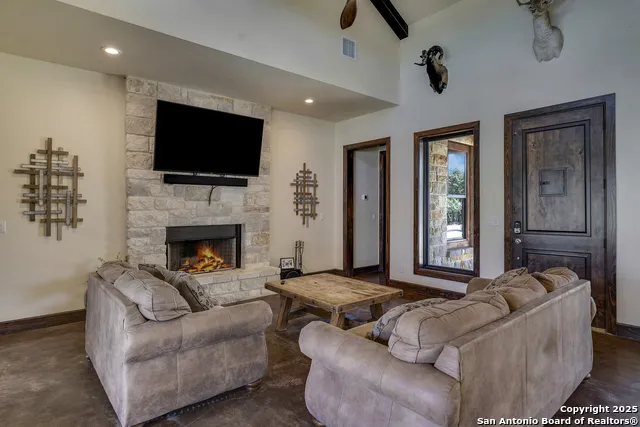 1185 Mountain Valley Concan, TX 78838