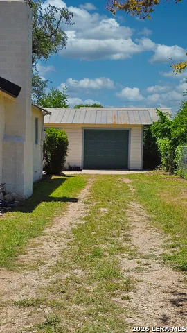 250 Patterson St. Medina, TX 78055