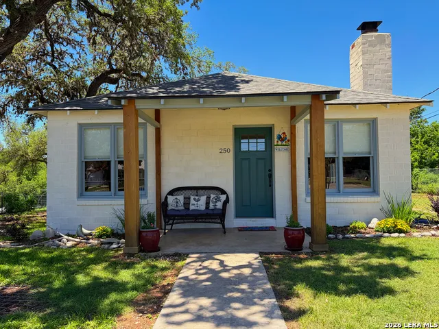 250 Patterson St. Medina, TX 78055