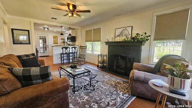 250 Patterson St. Medina, TX 78055