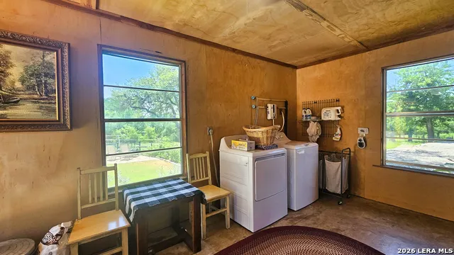 250 Patterson St. Medina, TX 78055