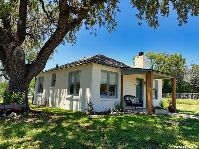 250 Patterson St. Medina, TX 78055