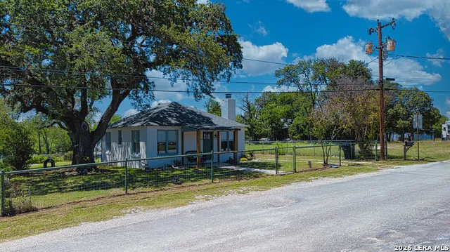 250 Patterson St. Medina, TX 78055