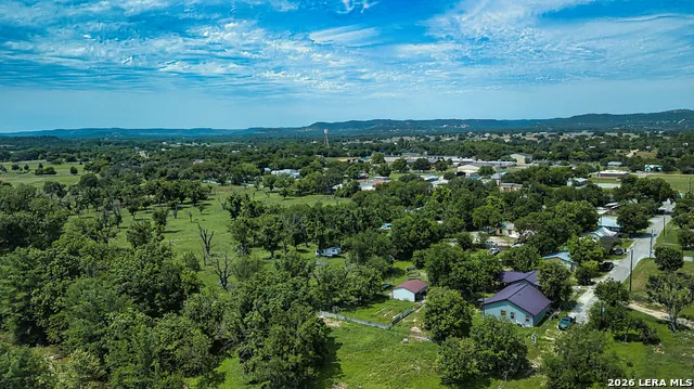 250 Patterson St. Medina, TX 78055