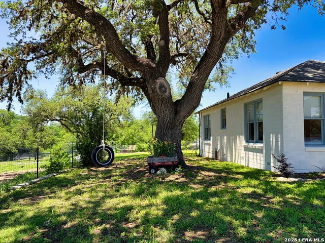 250 Patterson St. Medina, TX 78055