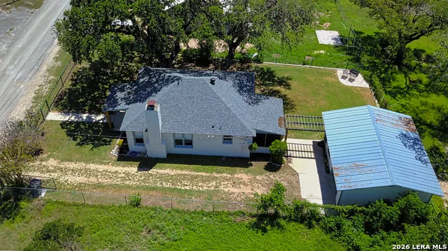250 Patterson St. Medina, TX 78055
