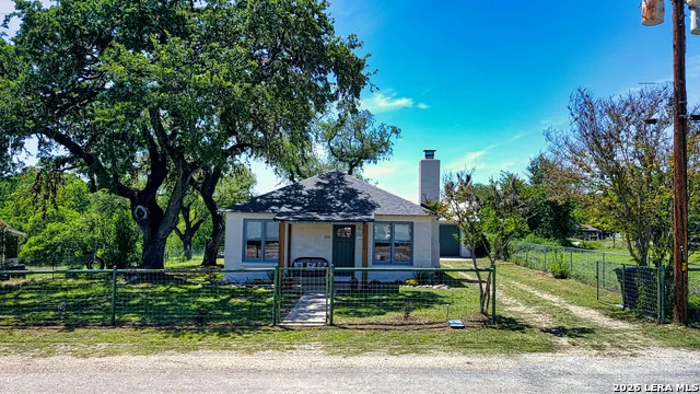 250 Patterson St. Medina, TX 78055