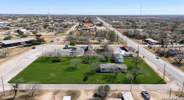 708 Mesquite Jourdanton, TX 78026