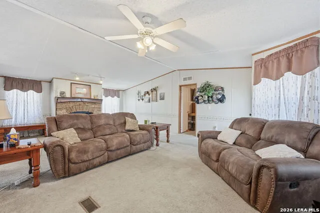 708 Mesquite Jourdanton, TX 78026