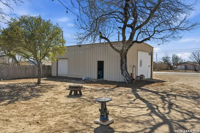 708 Mesquite Jourdanton, TX 78026