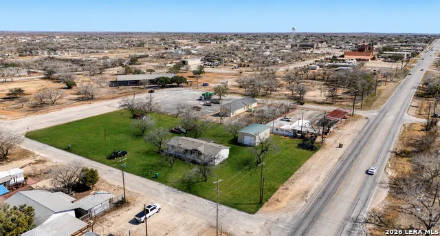 708 Mesquite Jourdanton, TX 78026