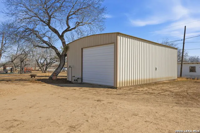 708 Mesquite Jourdanton, TX 78026