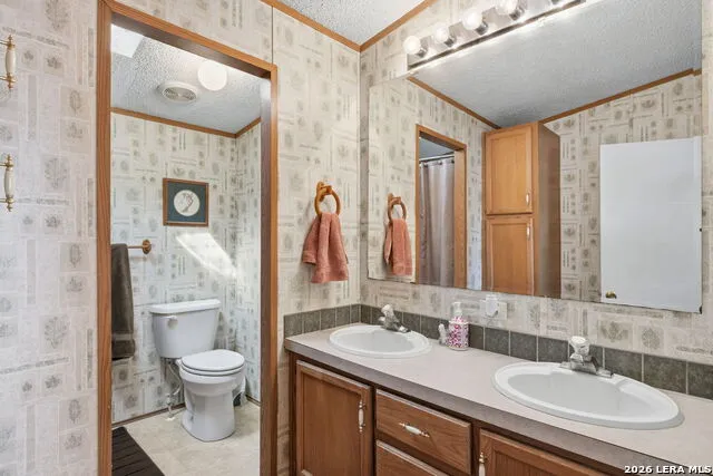 708 Mesquite Jourdanton, TX 78026