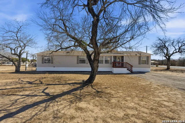 708 Mesquite Jourdanton, TX 78026