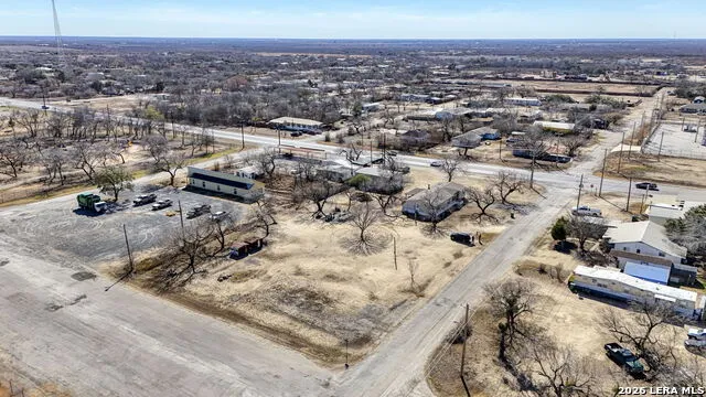 708 Mesquite Jourdanton, TX 78026