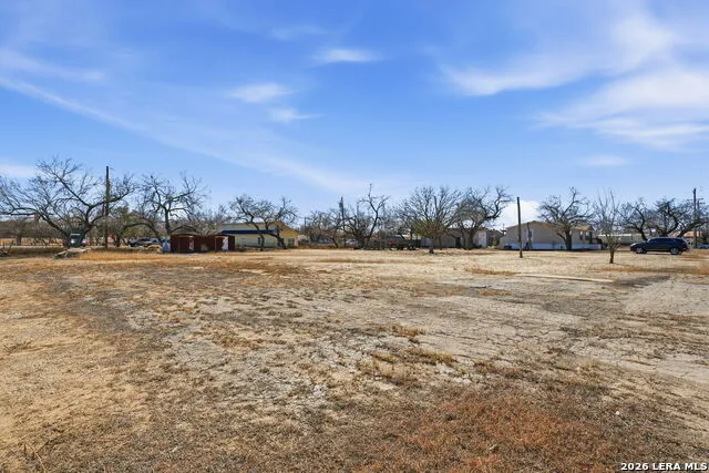 708 Mesquite Jourdanton, TX 78026