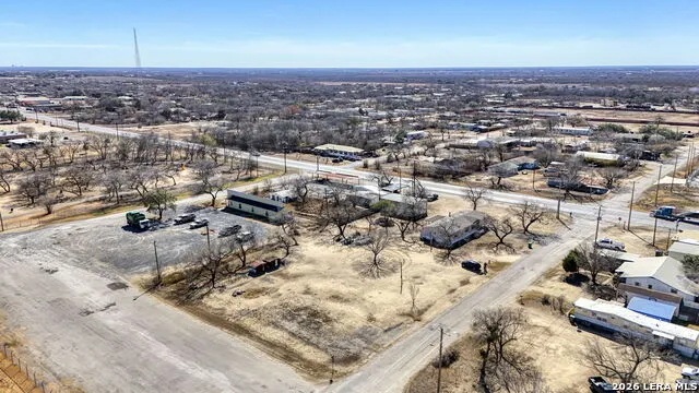 708 Mesquite Jourdanton, TX 78026