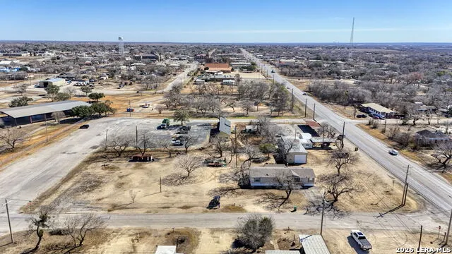708 Mesquite Jourdanton, TX 78026