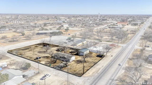 708 Mesquite Jourdanton, TX 78026