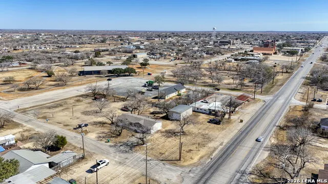 708 Mesquite Jourdanton, TX 78026