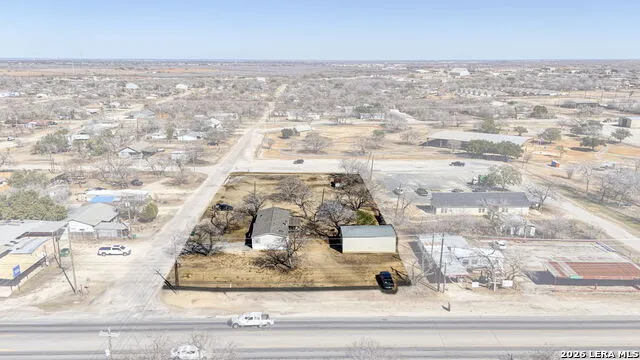 708 Mesquite Jourdanton, TX 78026