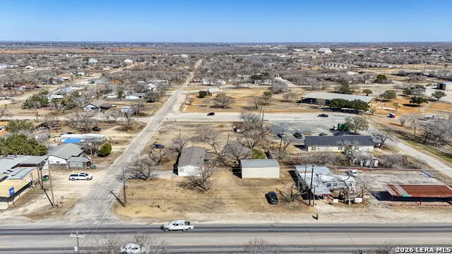 708 Mesquite Jourdanton, TX 78026