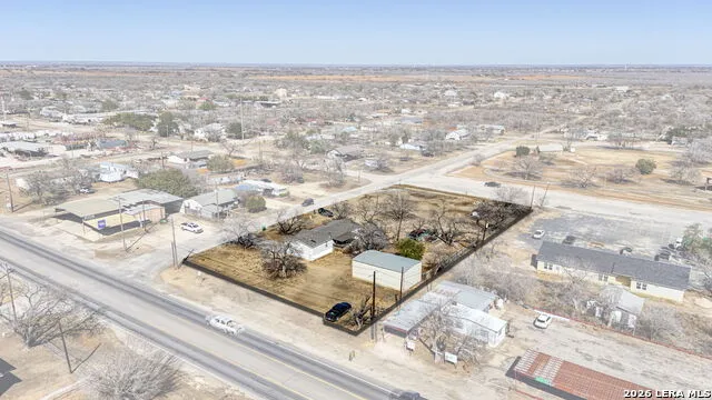 708 Mesquite Jourdanton, TX 78026