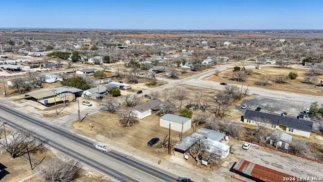 708 Mesquite Jourdanton, TX 78026
