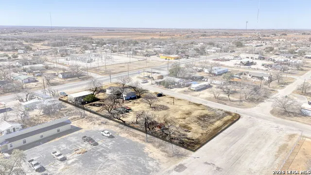 708 Mesquite Jourdanton, TX 78026