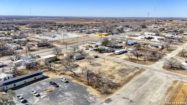 708 Mesquite Jourdanton, TX 78026