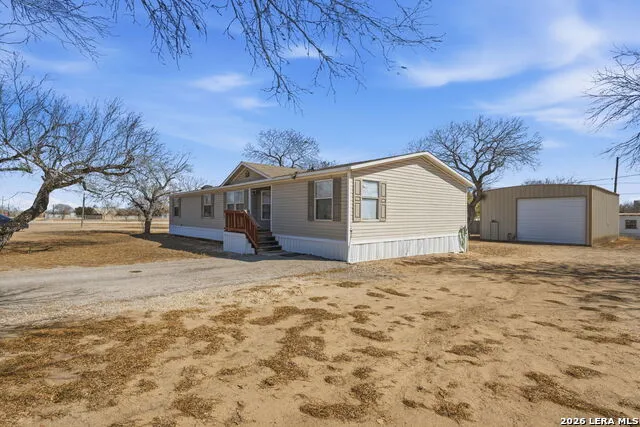708 Mesquite Jourdanton, TX 78026