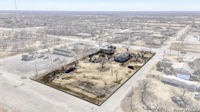 708 Mesquite Jourdanton, TX 78026