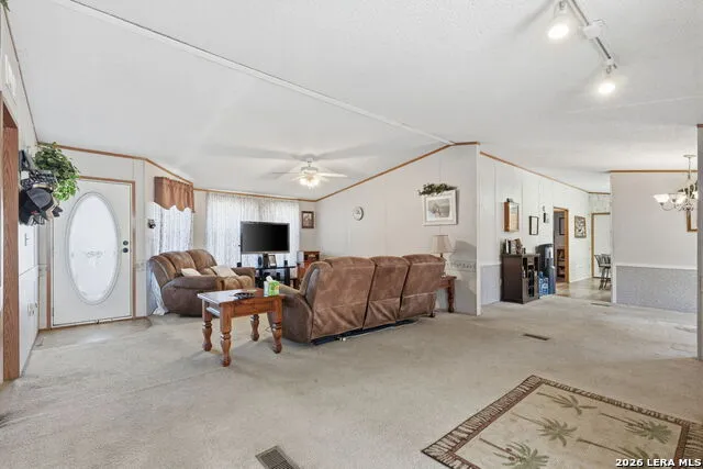 708 Mesquite Jourdanton, TX 78026