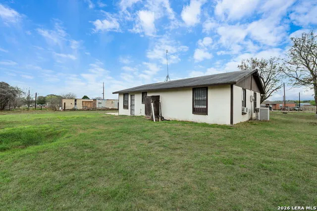 844 County Road 6846 Lytle, TX 78052