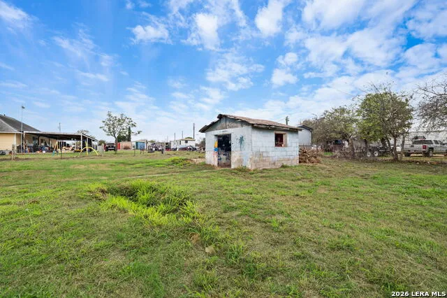 844 County Road 6846 Lytle, TX 78052