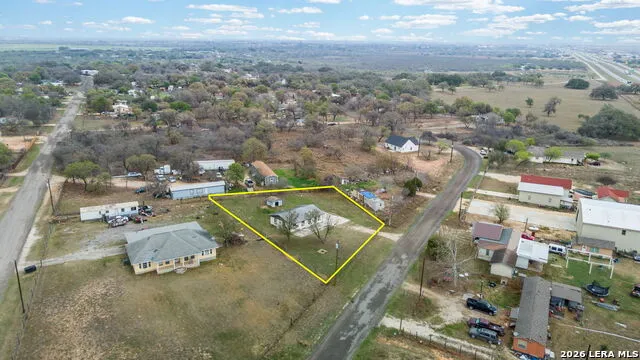 844 County Road 6846 Lytle, TX 78052