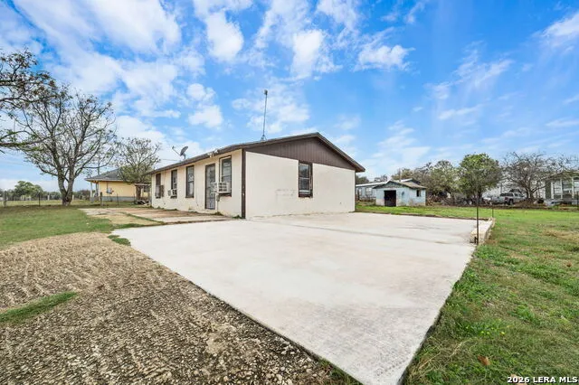 844 County Road 6846 Lytle, TX 78052