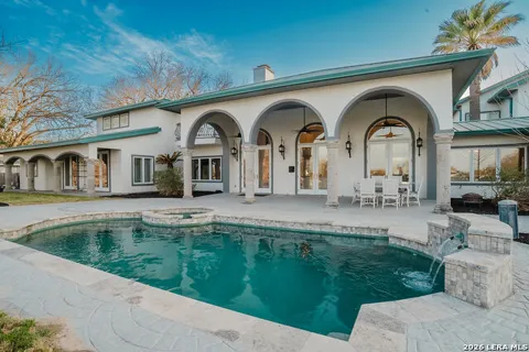 850 Lakeview Trl