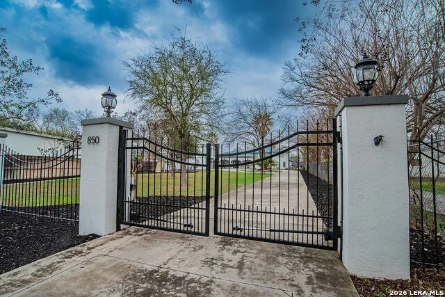 850 Lakeview Trl McQueeney, TX 78123