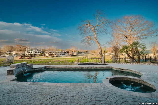 850 Lakeview Trl McQueeney, TX 78123