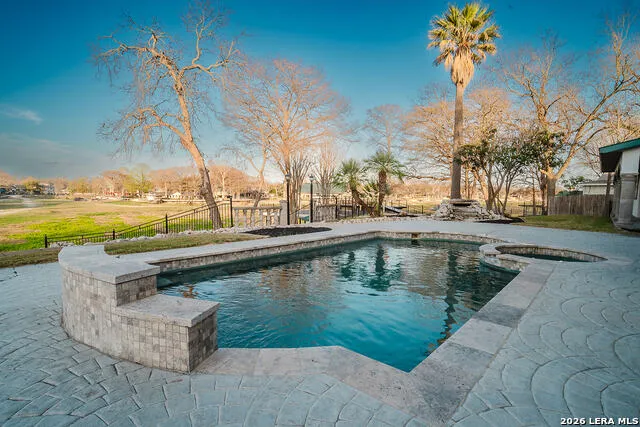 850 Lakeview Trl McQueeney, TX 78123