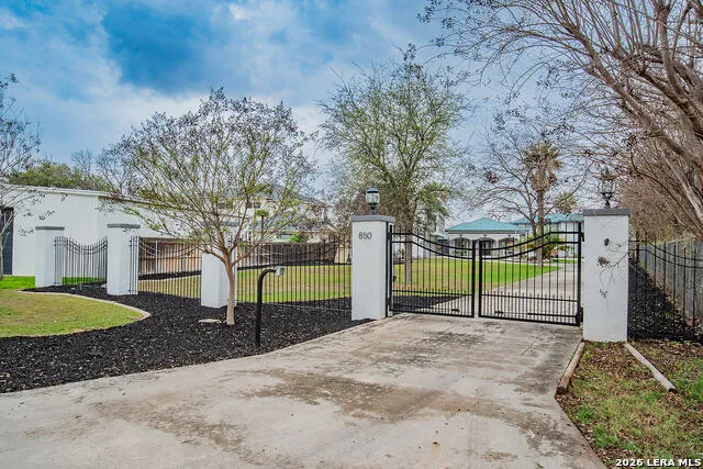 850 Lakeview Trl McQueeney, TX 78123