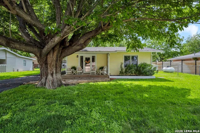301 Riverside Drive Kingsland, TX 78639