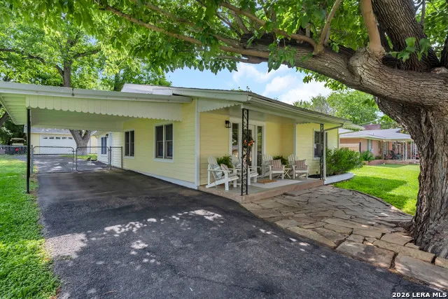 301 Riverside Drive Kingsland, TX 78639