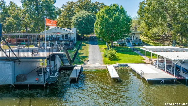 301 Riverside Drive Kingsland, TX 78639
