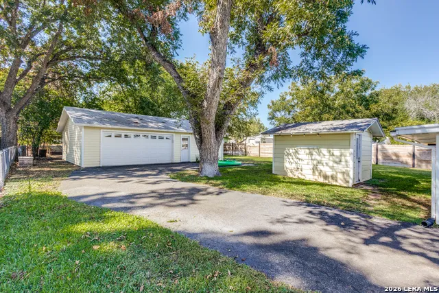 301 Riverside Drive Kingsland, TX 78639