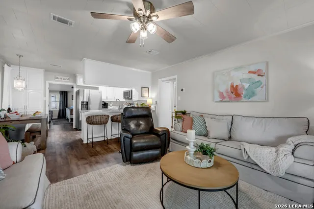 301 Riverside Drive Kingsland, TX 78639