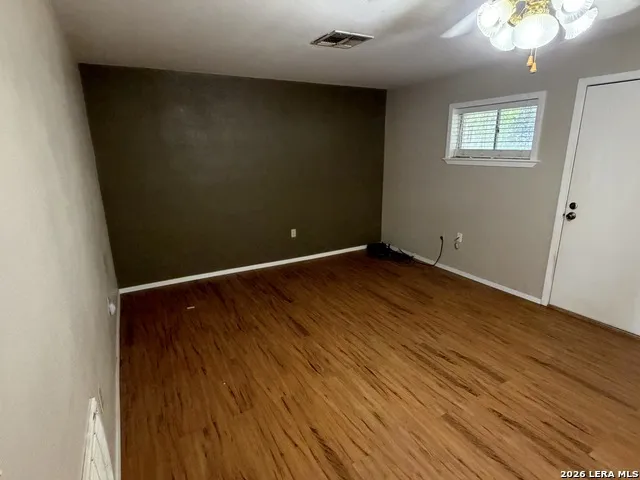 208 S Caves Three Rivers, TX 78071