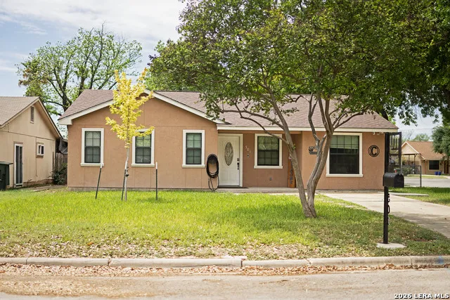 501 Perez St Uvalde, TX 78801
