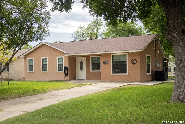 501 Perez St Uvalde, TX 78801